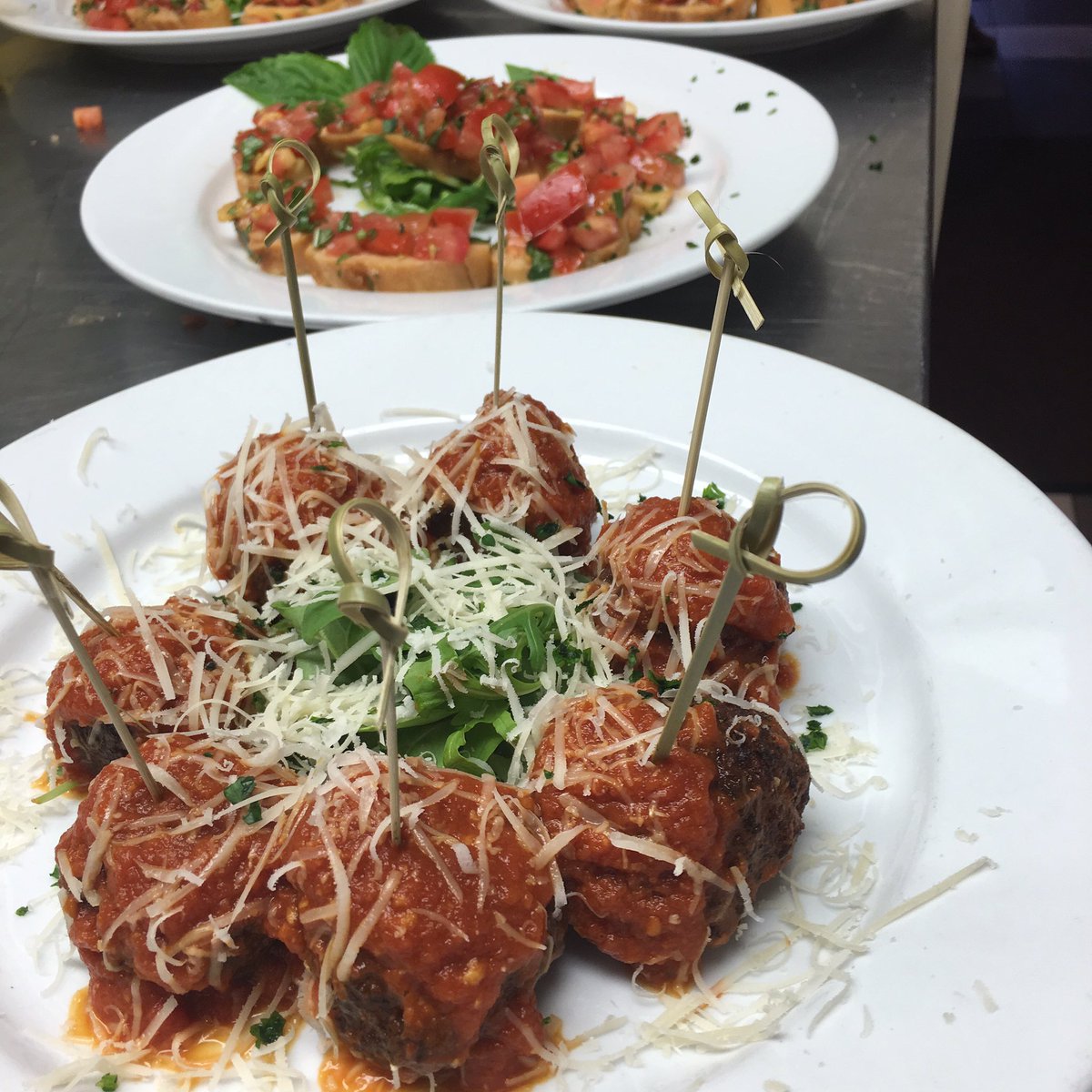 DecoRistorante's tweet photo. Rodan + Fields :: Cocktails &amp; Conversations at Deco tonight!!! #RVA #rvafoodie #rodanandfields #yum https://t.co/4WFrpuYxQY