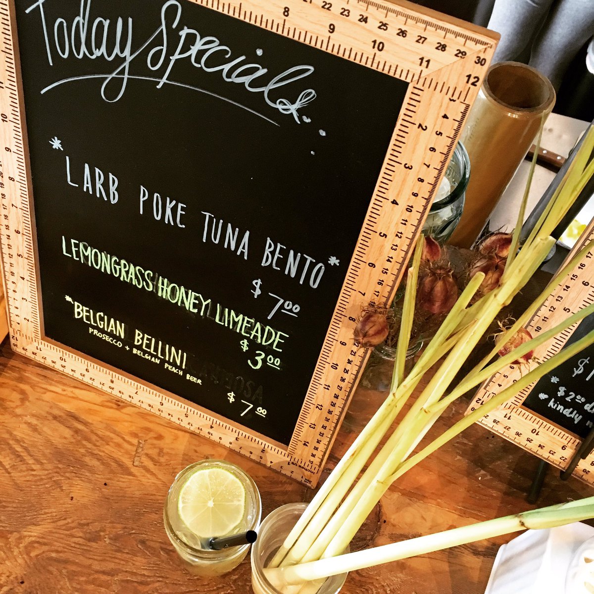 phatcartpdx's tweet photo. Happiest meal ever and this heat wave means NOTHING! 😜🌻🌞✨ #ThingsICanNeverResist #portland #pdxeats #pdxfoodie #cafe https://t.co/ISQ8SQHX6F