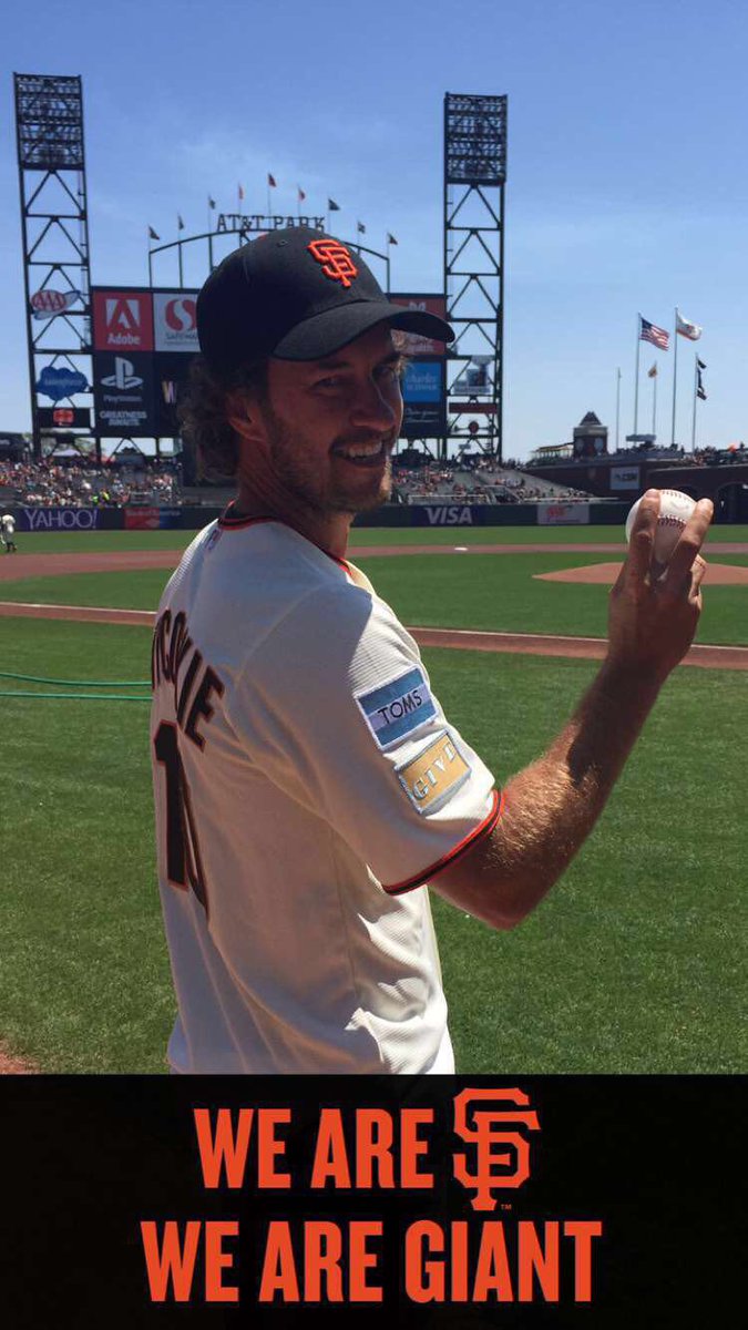 TOMS's tweet image. We're having a blast w/ @OscarWasTaken at @ATTParkSF! Follow TOMSofficial on Snapchat to be part of the adventure.