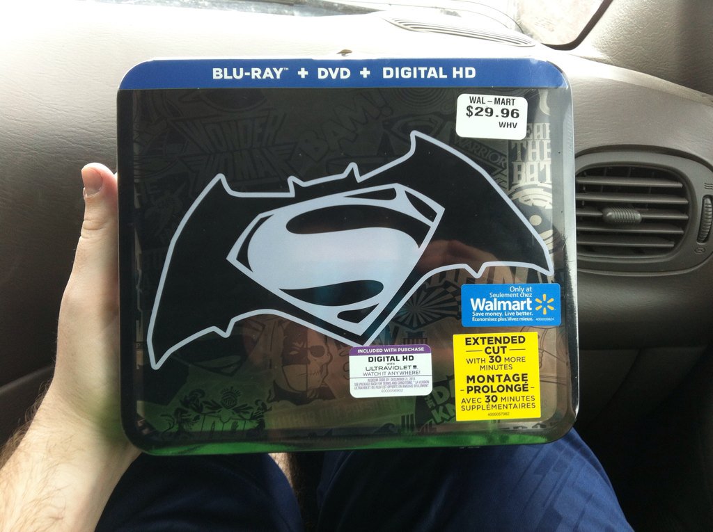 cole_stringam's tweet photo. It's official this movie is awesome #batman #BlurayDeals https://t.co/LH9OXhl8AP
