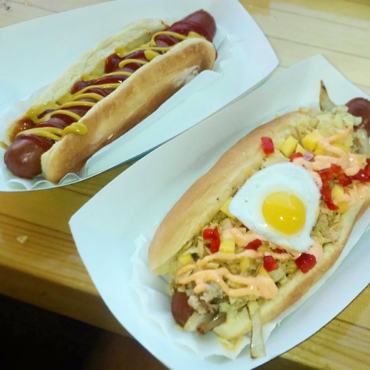 cheffinis's tweet photo. #Repost @thatone_trainer
γ»γ»γ»
Took the fam out to some nice gains haha #nationalhotdogday #cheffinis #gains #dtlv https://t.co/D2CSVA8hVp