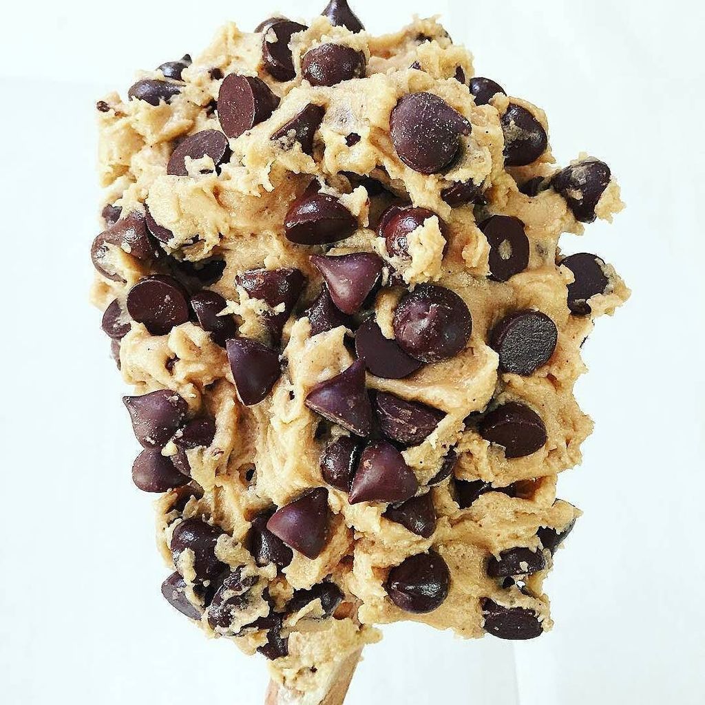 cupcakeproject's tweet photo. This may be the single most appetizing picture that I've seen all day. I 💗 cookie dough. P… https://t.co/6UN2eWqOH1 https://t.co/tDVSNgaiL5