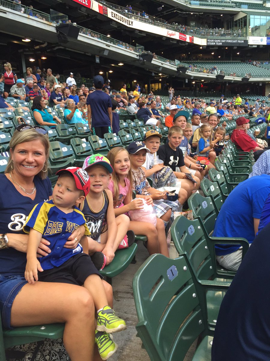 AlyssaMoen's tweet photo. @BrewersMVPix https://t.co/sV3kDdU57j