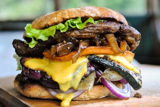 findingvegan's tweet photo. Mega #Vegan Burger with seitan and cheese sauce https://t.co/VXcNoQvvNw by @sandravungi #vegan https://t.co/xWnvgJMW0W