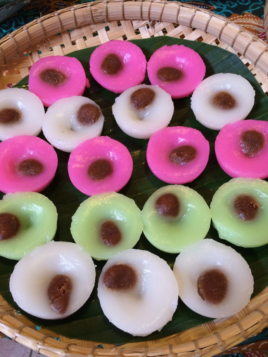 Kusu Kacang, sweet delicate Nonya steamed gluten rice cakes from the East Coast of Malaysia.