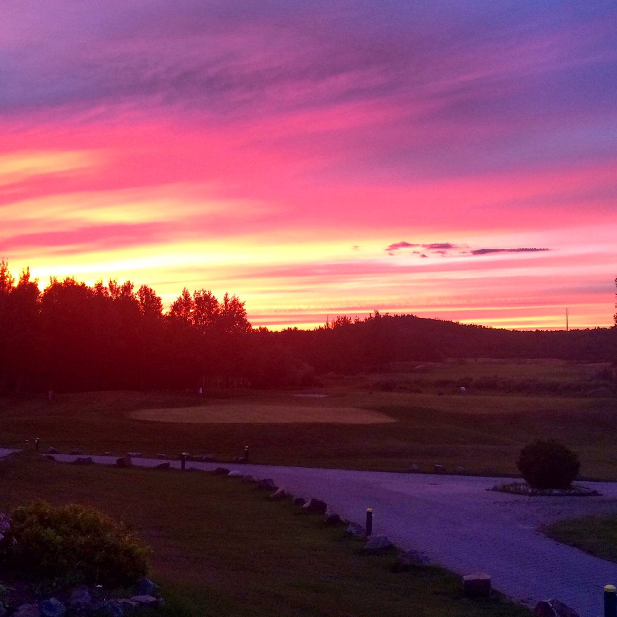 Beautiful evening at Timberwolf Golf Club! <a href="/GolfSudbury/">GolfSudbury</a> #timberwolfgc #sunset