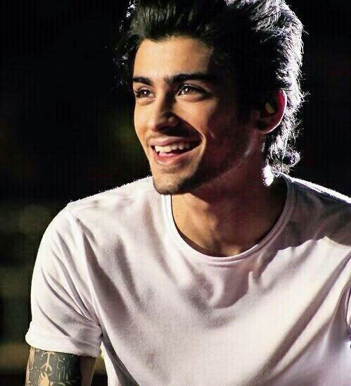 foolcurly's tweet photo. His smile is blessing, seriously.

 #StepByStepWithYouZayn https://t.co/WnKayt5V9S