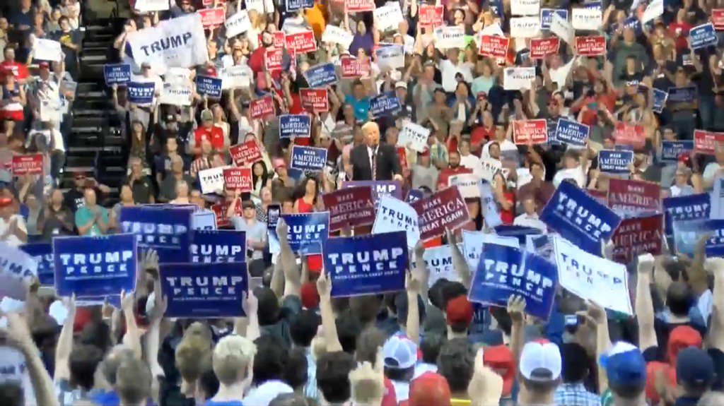 jana_trotter's tweet image. HOLY Toledo, Ohio - massive crowd!  #DonaldTrump