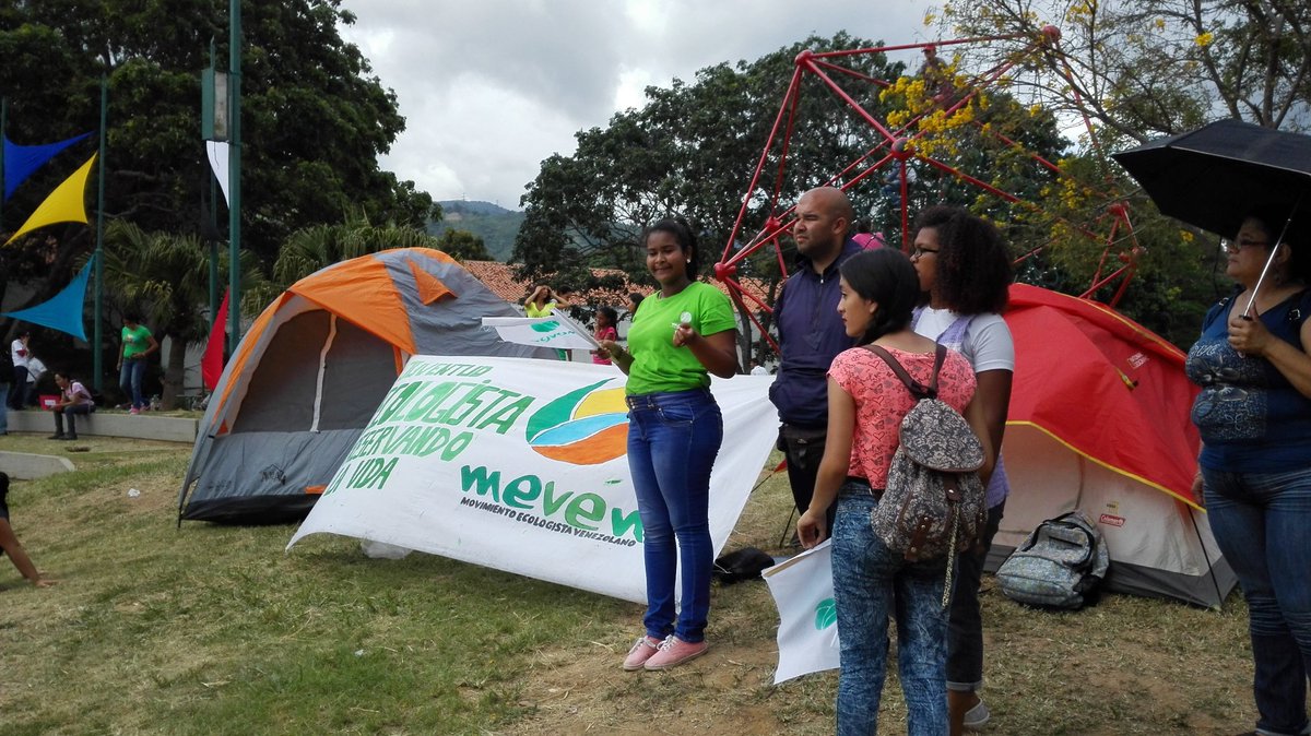 Yurami_PSUV's tweet photo. El @somosmeven y sus Instructores de Campismo se preparan para el Campismo 2106 en el Plan Vacacional Comunitario https://t.co/6t0HYf2iXq
