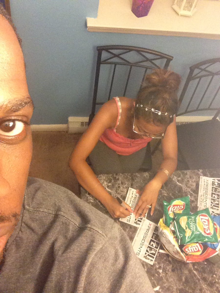 CeaserLiveSoul's tweet photo. @AmyLiveSoul putting in work with these promo cards @XPresidentsBand #sharpiegame #layschips https://t.co/YDA2kssKII