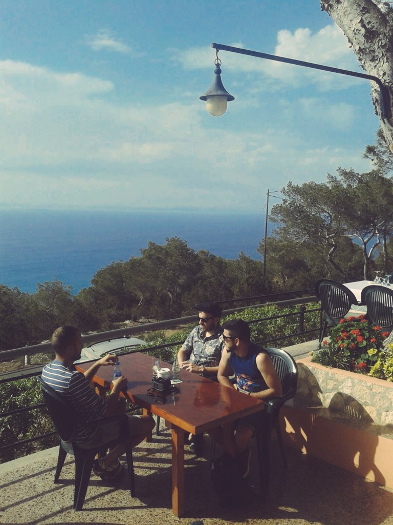 A les 12 estigueu atents! Publiquem nou videoclip!
#AlRespirar #Talps #Formentera #JarquePinar