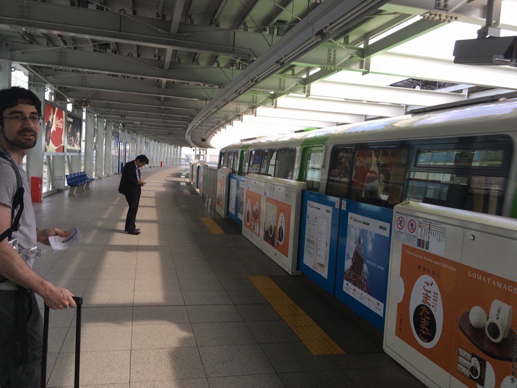 THARTMOVMNT's tweet photo. 1st train of japan pt2 in haneda--water in the distance--lost ticket stub--good thing booth guy had ipad translator https://t.co/GLuagDrKzP