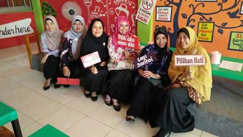 mampir yuu di waroeng tongkrongan narsis.. seru seruan..