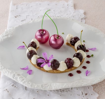 Le dessert du restaurant Castet, du livret "Un Chef, un Vigneron" #VinsdeFronton <a href="/TourismeHG/">HauteGaronneTourisme</a> ow.ly/ls1I302Gqkn