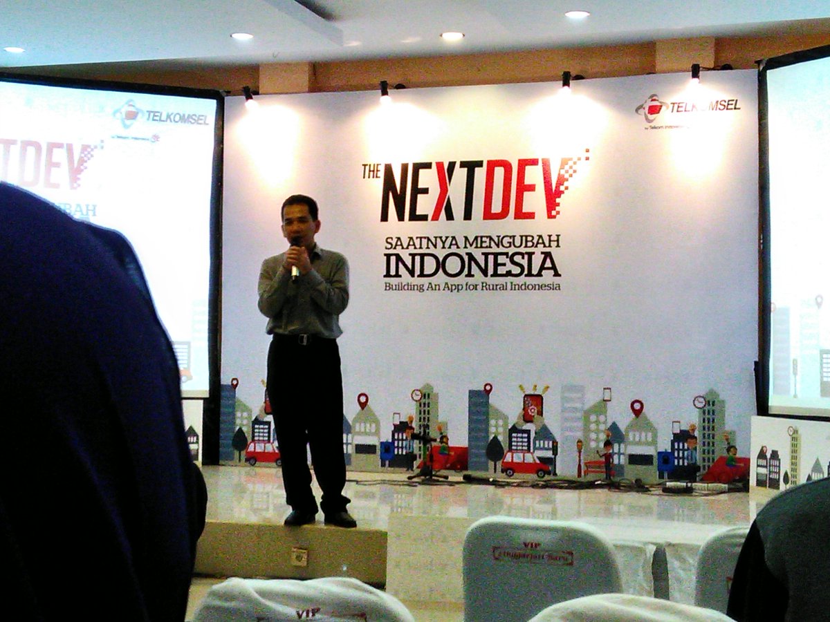 SiUlandak's tweet photo. Ketua Stikom PGRI Banyuwangi bpk. Anam dalam @the_nextdev #NextDev2016 #UntukBanyuwangi https://t.co/4BA9k76zBK