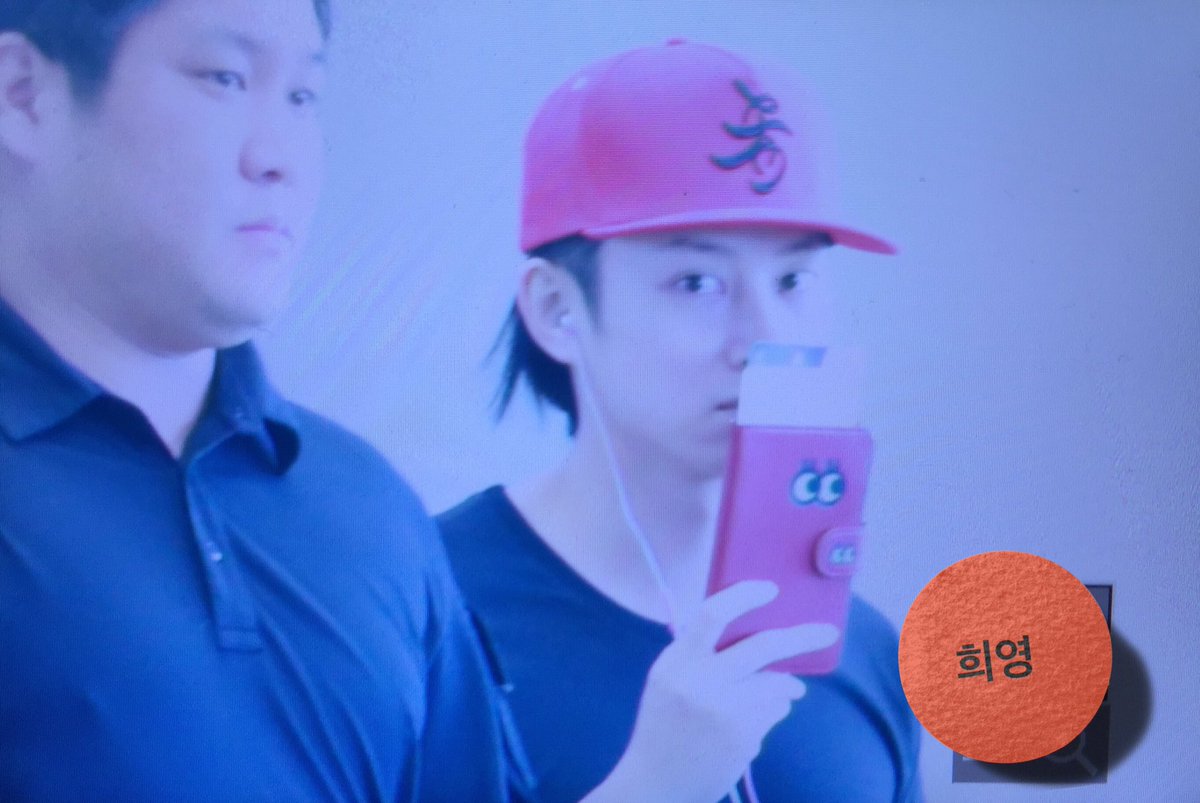shadow7043's tweet photo. 160728 상하이공항 출국 #kimheechul #김희철 상하이 팬미팅 #김희철 https://t.co/13dIi5Opkt
