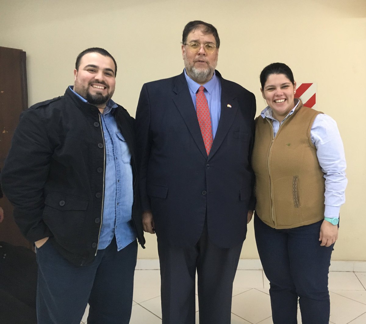 robcantero's tweet photo. Que placer ser partícipe  de tan emotiva presentación! Queda en la memoria! Brillante @benjalibre #VolverasAVolar https://t.co/3ln9GwADB5
