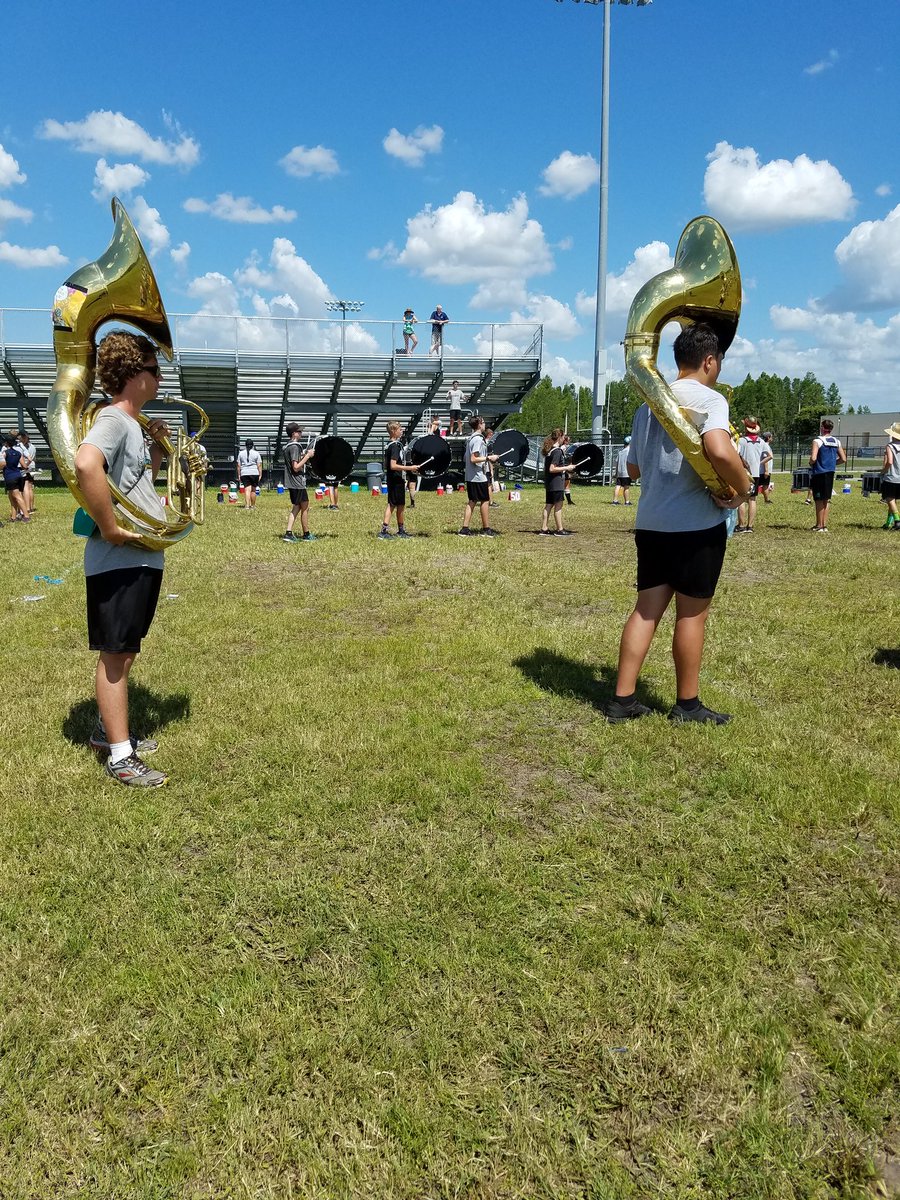 Johnnysax86's tweet photo. Blue skies, toes high @SunlakeBand #sunsuptoesup #sunlakefunlake #FUNsemble #growth #marchingarts #determiniation https://t.co/9icdPgroF1