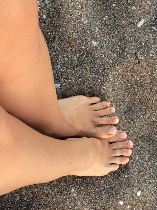 Royal Feet in the sand @underdeskloser @Charlesxxxent @Flirt4FreeGirls @submissiveboy81 https://t.co<a class="tags" target="_blank" title="On Twitter" href="/?out=eyJ0eXAiOiJKV1QiLCJhbGciOiJIUzUxMiJ9.eyJpYXQiOjE3MjMzMDk3MDIsImlzcyI6InR3cG9ybnN0YXJzLmNvbSIsIm5iZiI6MTcyMzMwOTcwMiwiZXhwIjoxNzU0ODQ1NzAyLCJyZWRpcmVjdF91cmwiOiJodHRwczovL3R3aXR0ZXIuY29tL3VuZGVyZGVza2xvc2VyIn0.cmzdVkRhQcSr8oEtLLkdVK5WRmR0uFaKnPlZm8tth-QNfMlW3IHZ-7RoCukx7AQ9S6S2mABL-I3VfbkU6-BlGg">@underdeskloser</a><a class="tags" target="_blank" title="On Twitter" href="/?out=eyJ0eXAiOiJKV1QiLCJhbGciOiJIUzUxMiJ9.eyJpYXQiOjE3MjMzMDk3MDIsImlzcyI6InR3cG9ybnN0YXJzLmNvbSIsIm5iZiI6MTcyMzMwOTcwMiwiZXhwIjoxNzU0ODQ1NzAyLCJyZWRpcmVjdF91cmwiOiJodHRwczovL3R3aXR0ZXIuY29tL0NoYXJsZXN4eHhlbnQifQ.V3mQYhilkKcP3F2aYS5aQHmsg5UlNWQV-UrzdrQNbfM4L8ElYse4M8zXa3ZmPp5TvyMLtyPgju2UJrFOFScRDQ">@Charlesxxxent</a><a href="/tag/lifestyle"class="tags"><span>#lifestyle</span></a><a href="/tag/findom"class="tags"><span>#findom</span></a>