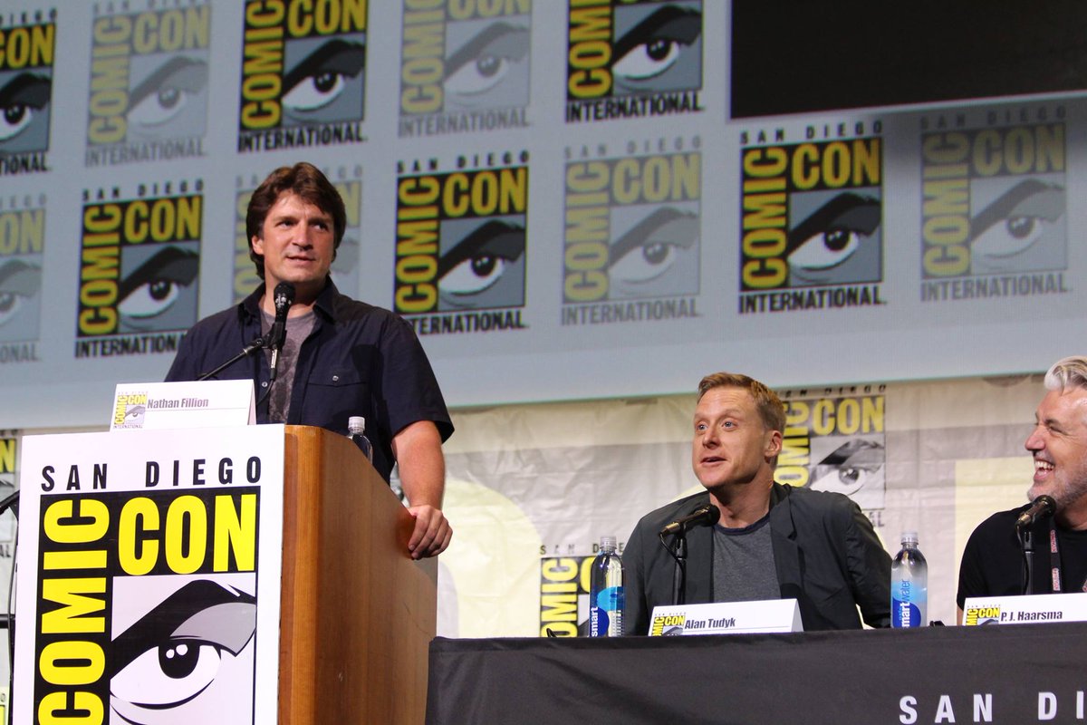 irsaju1's tweet photo. #SDCC  Con Man Panel #NathanFillion  source:https://t.co/Ajw4arBd7L https://t.co/57FKjKS3EA