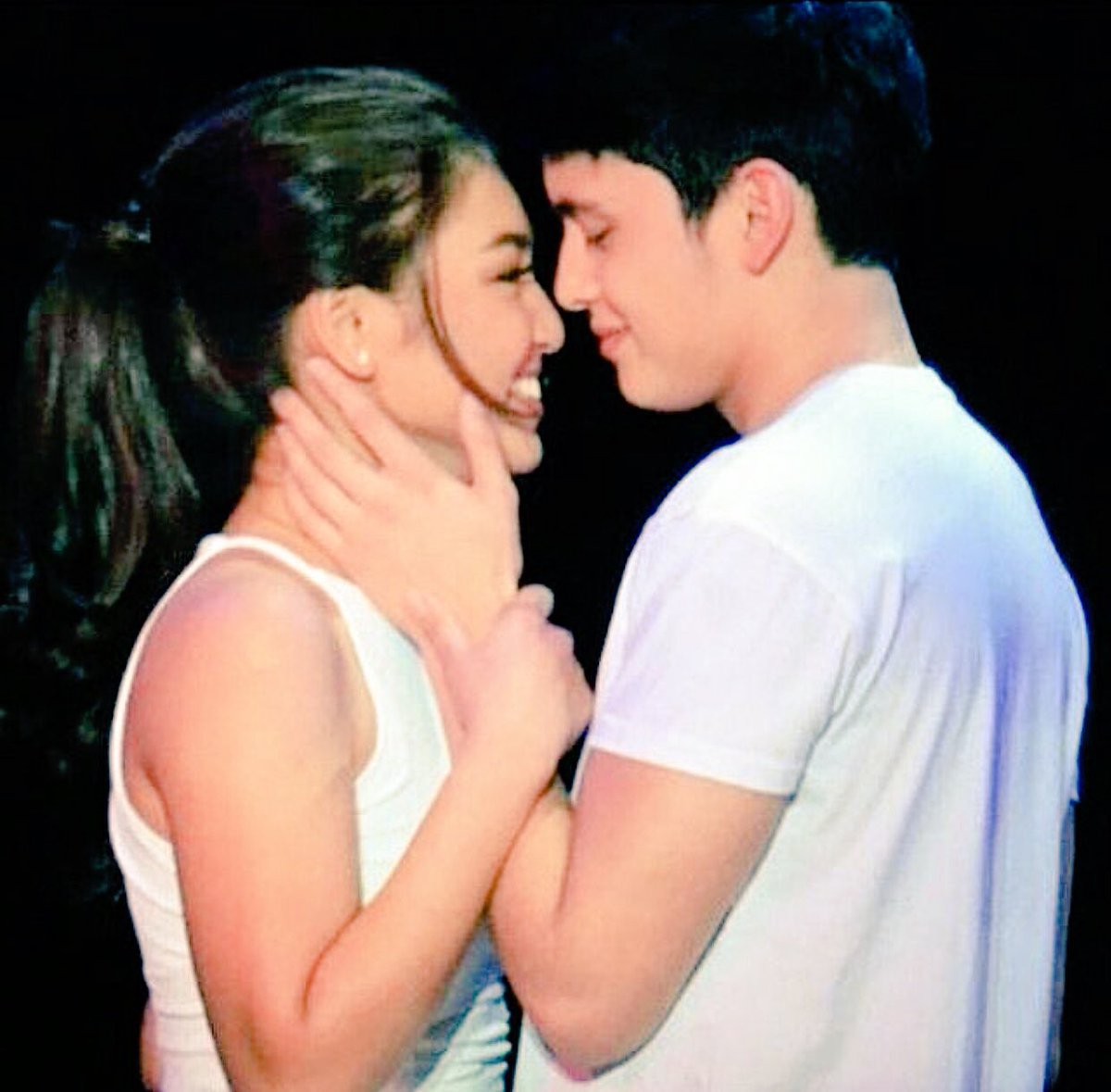 hello_nadineph's tweet photo. If this gets FIVE HUNDRED retweets,

I'll giveaway a TeamReal book w/ Nadine's signature,

FREE!

#PushAwardsJaDines https://t.co/kMIqjz0k1w