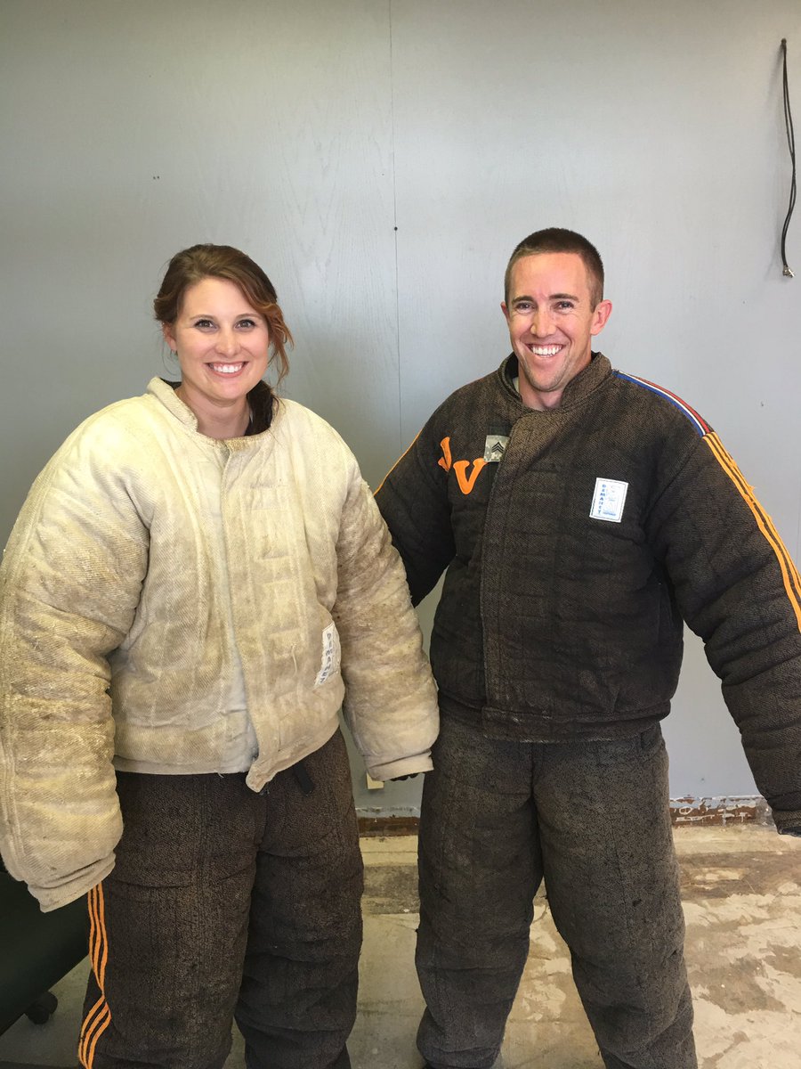 OxnardpoliceK9's tweet image. 2 of our newer officers came out today to see how much fun It is to play with dogs! 😉 #OxnardPDK9