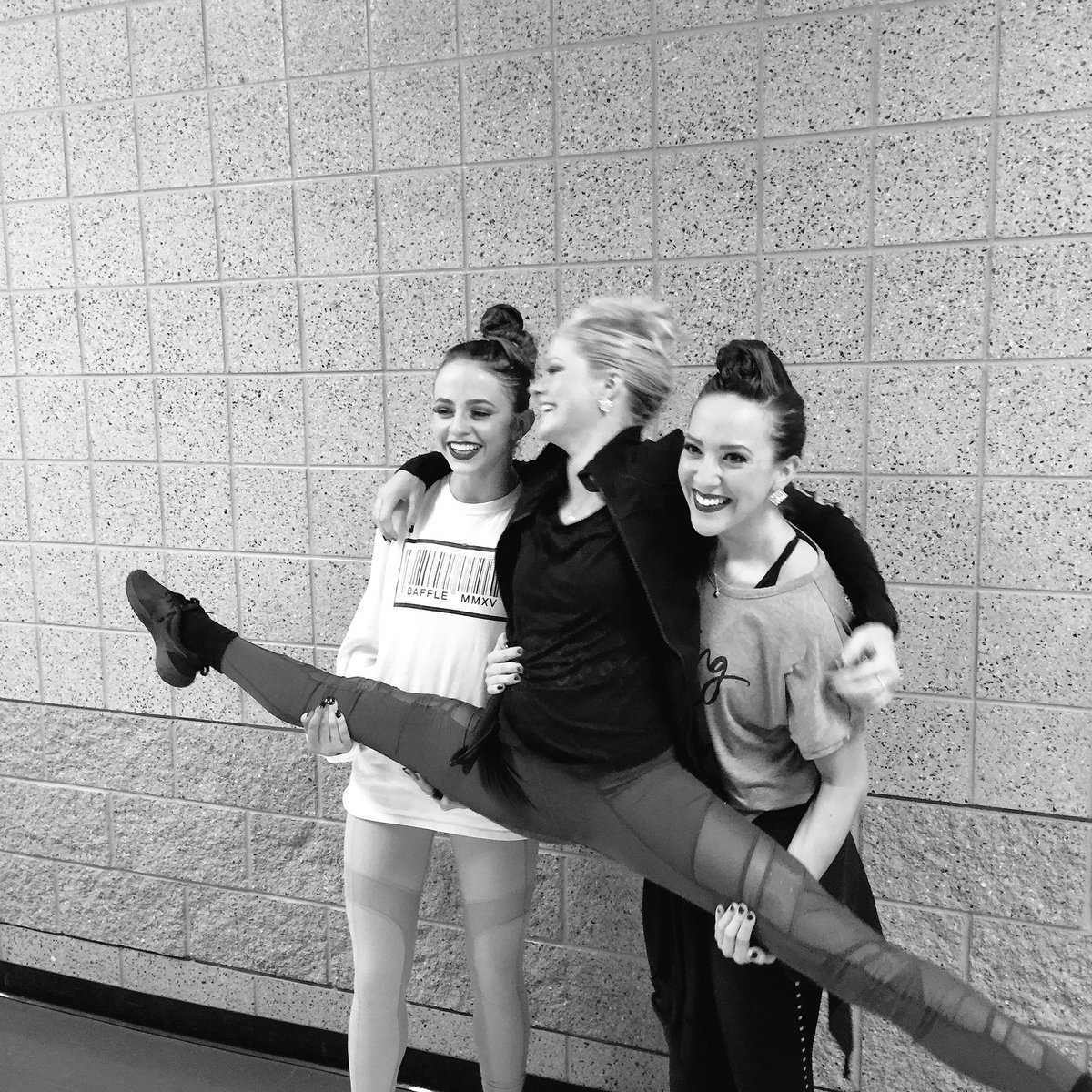 lexakrone's tweet photo. happy happy birthday @emrywride 💟
hope you had a grad old day 💯💯 https://t.co/CVcPEGtiQx