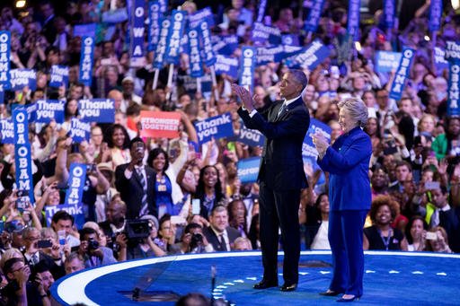 .<a href="/BarackObama/">Barack Obama</a> backs <a href="/HillaryClinton/">Hillary Clinton</a>: Carry her like you carried me
abplive.in/world-news/oba…
