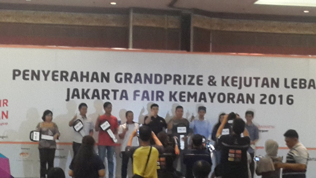 JakartaFairID's tweet photo. Muka-muka pemenang Grand Prize motor TVS Apache 160 dan motor TVS Apache 180 :D
#JFK2016 https://t.co/9w0URAzVSN