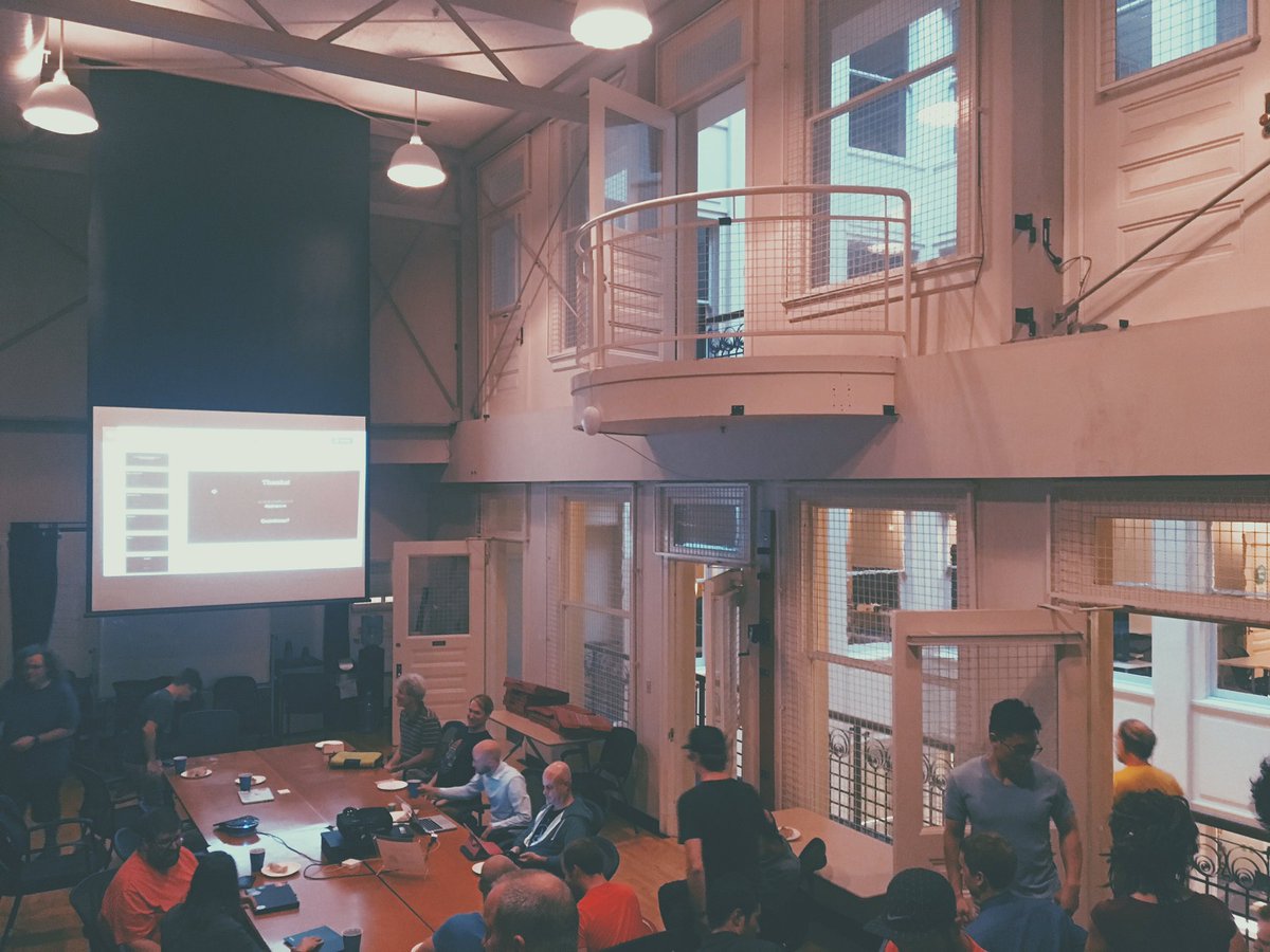 Sarah_e_Bella's tweet image. Great presentation tonight from @akaDavidGarrett on #RaphaelJS #PortlandJSadmirers #TEKdigital