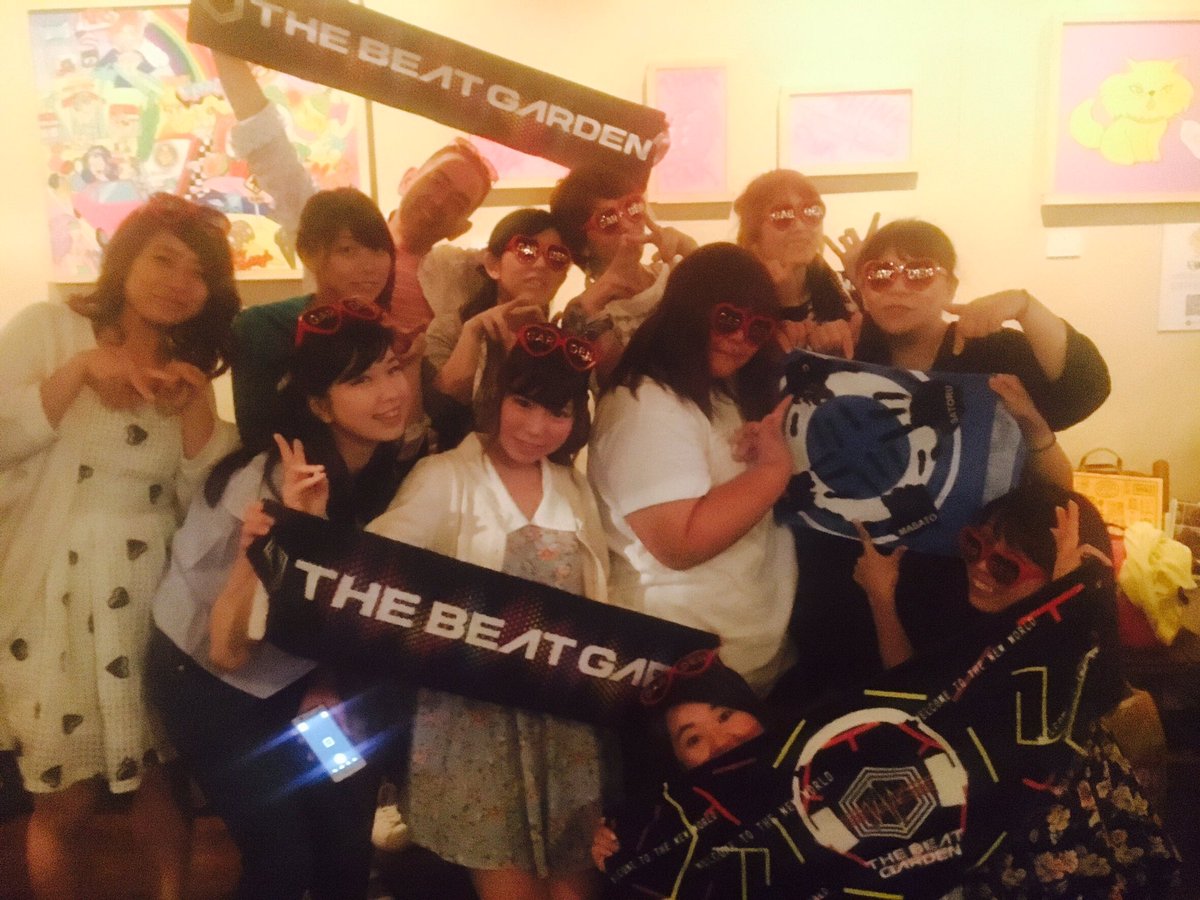 FMBunba's tweet photo. ☆2016.7.27☆
わろた会でTHE BEAT GARDENメジャーデビューのお祝いヽ(∀)ﾉ🎉
久しぶりにみんなに会えて楽しかったなぁ〜😆✨
みんなありがとー*\(^o^)/*
ホント大好き〜🙈💕 https://t.co/ntqFpZsTgf