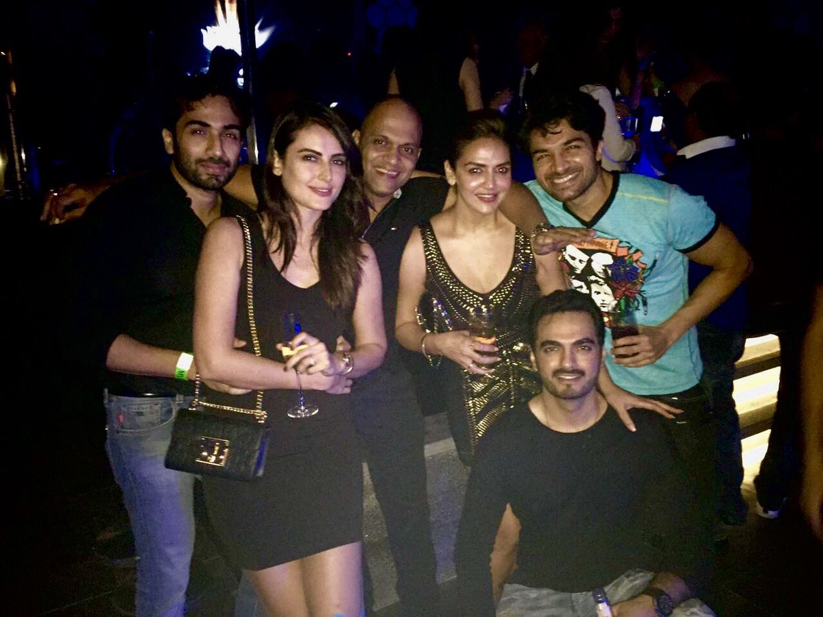 At the opening of my buddy Dj Aqeels new hot spot SIRKUS! In Mumbai With buddies and Hubby 👌🏼😊