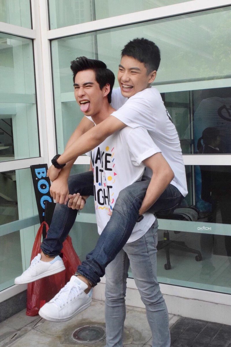 yerimiele's tweet photo. HOW CAN I DONT SHIPP THIS ALL. they're so cute tgt ❤
#framebook #teefuse #YokMo #ninerodtang #makeitrighttheseries https://t.co/md3CSrU5oV