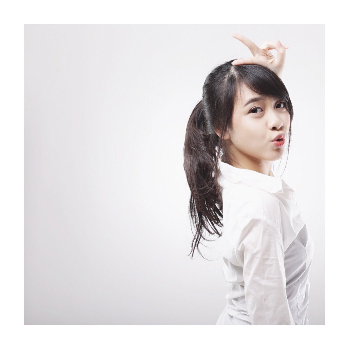 anindthrc's tweet photo. White(?)✌🏻️
Semoga harimu menyenangkan, sampai bertemu nanti malam😌 #twtday 

https://t.co/1batDvUwAQ https://t.co/7D8CArPtDg