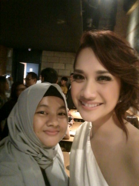 zhee_resti's tweet photo. Tadi malam #premier #3srikandi w/ @bclsinclair nonton filmny bikin deg2an terharu, keren bgt! #BanggaFilmIndonesia https://t.co/SqByEKMK0z