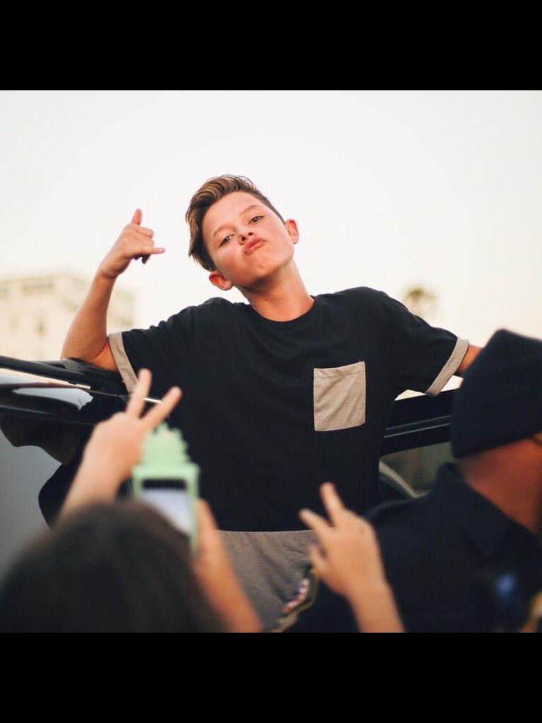 phoebemaddison1's tweet photo. Omg his so cute like if you won't him as your Bae 😍💕 https://t.co/19mfhyQ4o1