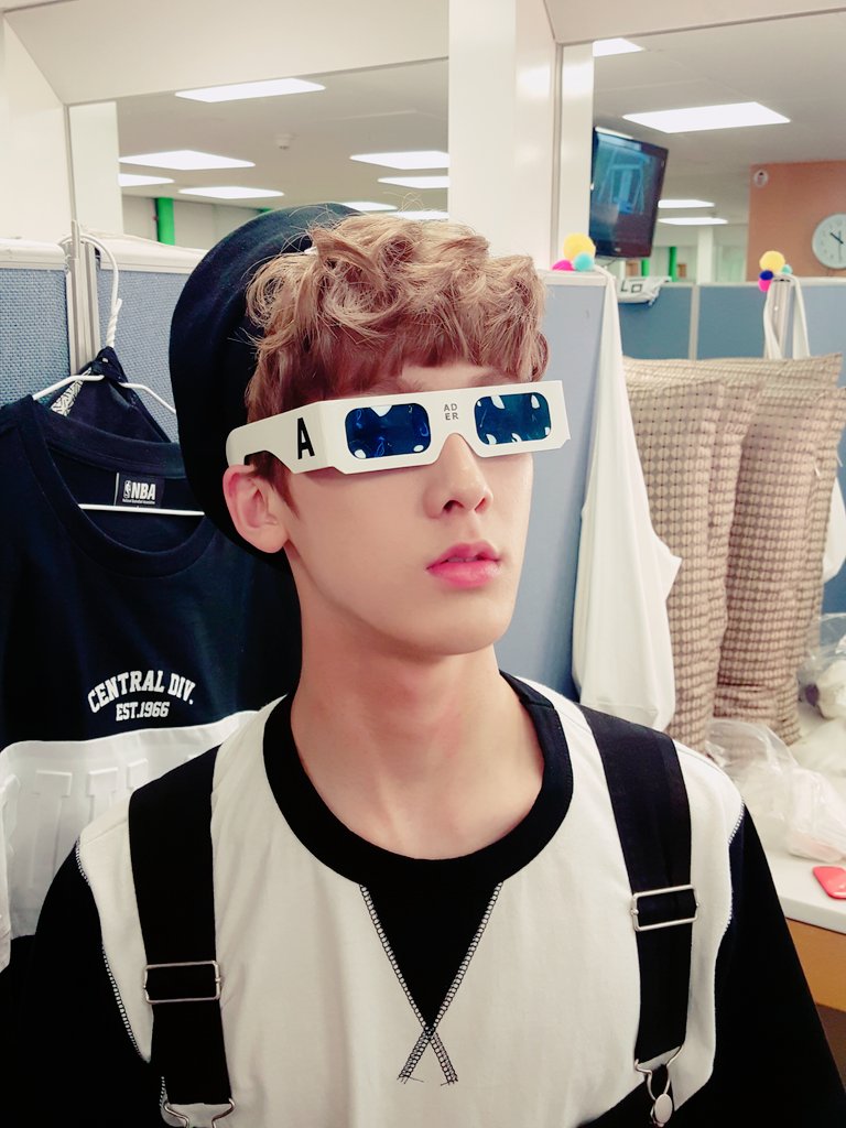 offclASTRO's tweet photo. 삐리삐삐🤖
윤산하봇 응답하아 삐릿삐릿🤖
#아스트로 #숨가빠 #차파라치 https://t.co/CXroapR9hT