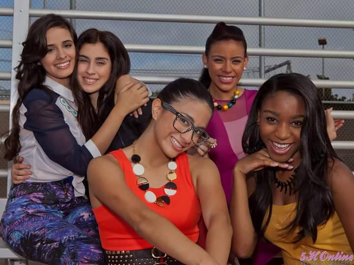 EmilisQuintero1's tweet photo. Demasiada perfección junta #4YearsOfFifthHarmony #ILoveyouGirls https://t.co/KST405oTtW