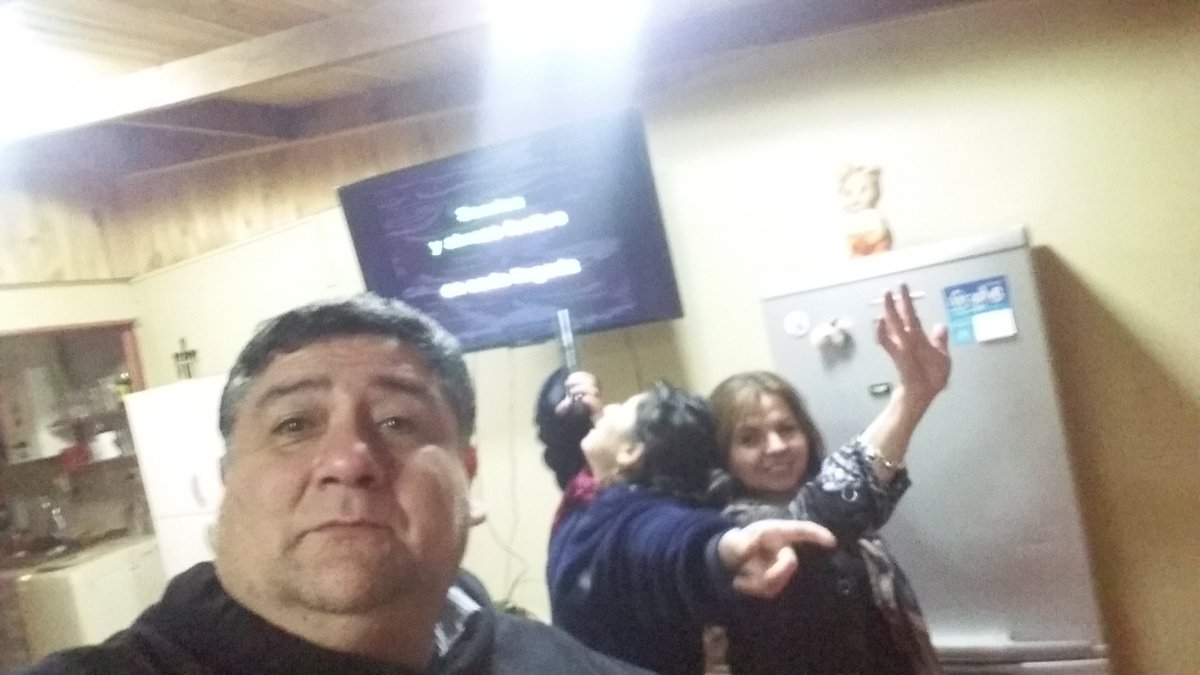 Sergio_Necul's tweet photo. Con las amiguis karaoke house https://t.co/bNlEjEJ0cM