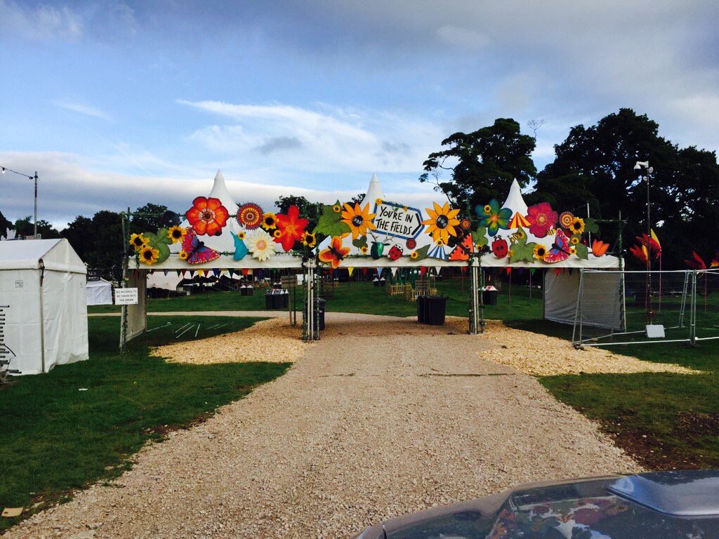 KendalCalling's tweet photo. We're all set and ready to go. The fields are looking beautiful this morning! 

#KC16 https://t.co/3HFD9T7nyC