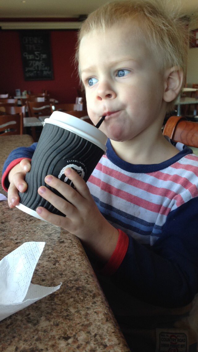 sash0607's tweet photo. Milkshakes @bridgycafe are the best. #beachdays #sethhawthorne #snapchat #blueeyes #lovethiskid https://t.co/BHrlqu3gcy
