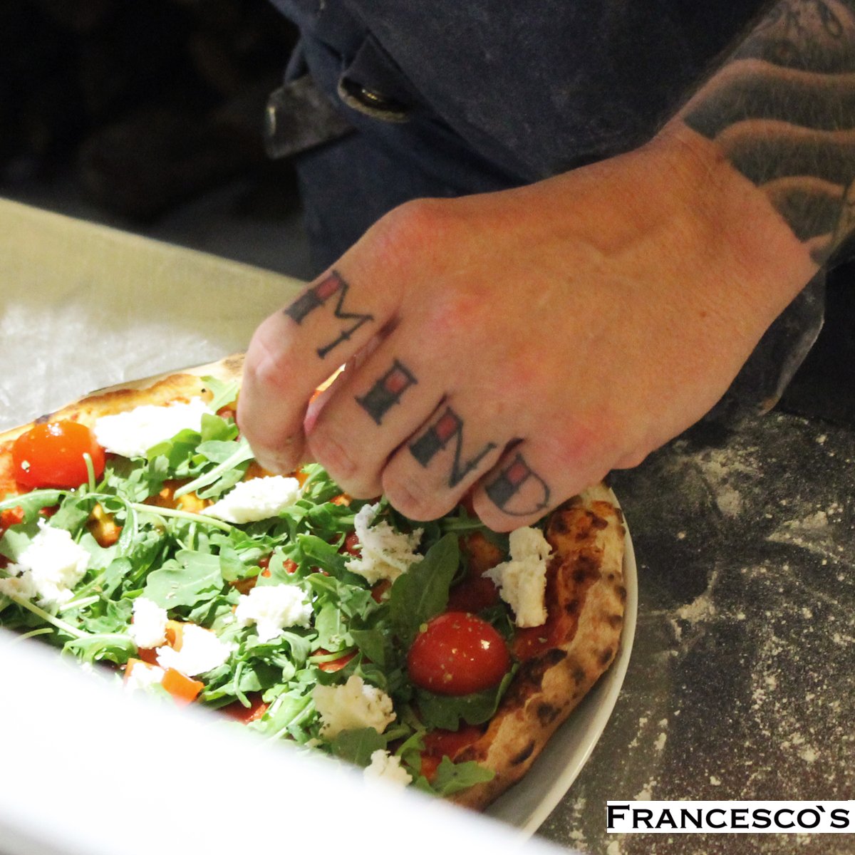 Francescopizza's tweet photo. En Francescos hacemos nuestras pizzas con mucho cariño, esmero y pasión. ¿Hace un bocado? https://t.co/5949j00jaN