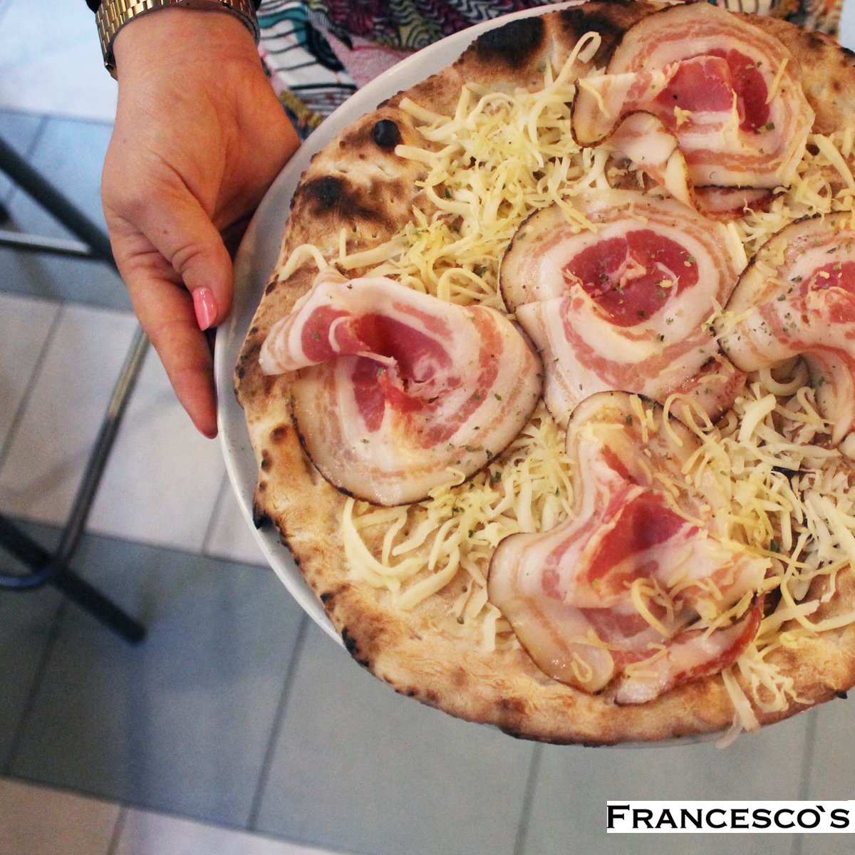 Francescopizza's tweet photo. Su inconfundible panceta italiana, la mozzarella fresca.. "Pepata", una de nuestras preferidas, ¿la has probado ya? https://t.co/0Vhol9rdhC