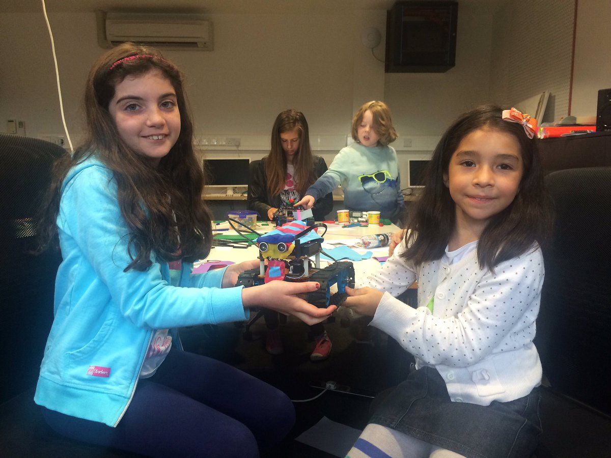 FACT_Liverpool's tweet photo. We're having fun making robots in FACTLab today! #Prototype #MerseySTEM #FACTlearning https://t.co/q2KKKTH0ob