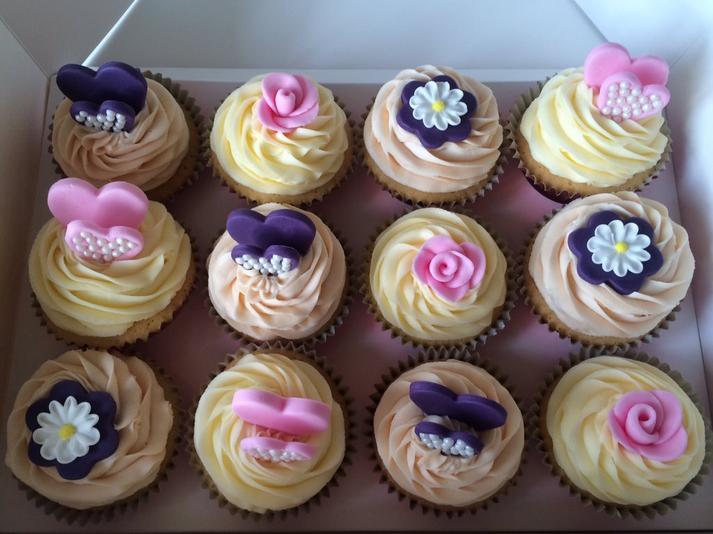 A showcase of some of our delicious organic cupcakes Tel:07824 705364 #FunPMLunch 💕