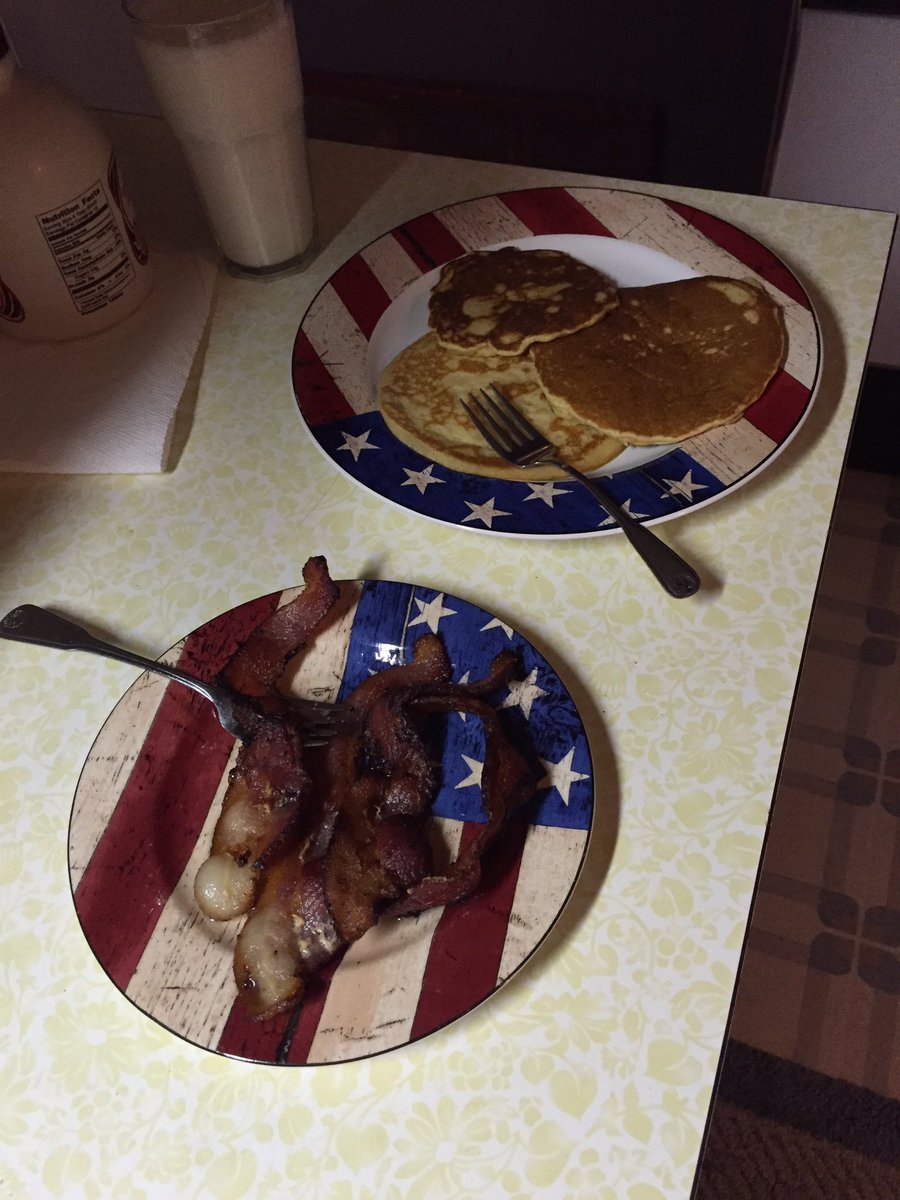 Molson_American's tweet photo. Gotta get going bright and early! @_DonVader_ https://t.co/XqMlBSa6KK