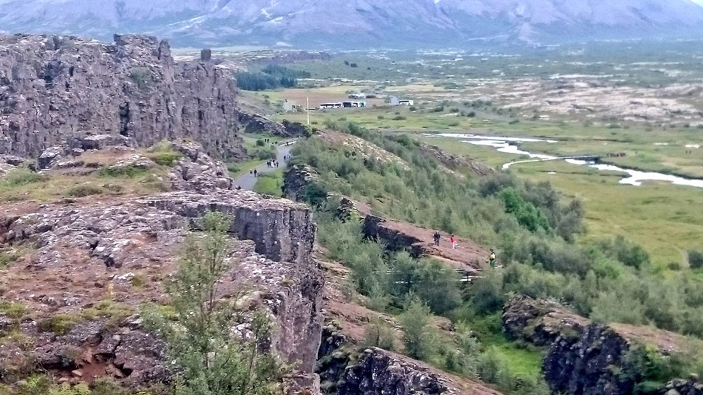 BilboExpedition's tweet photo. Great day exploring the golden circle with our wonderful @rvkexcursions guide Solvaig #stun @bpeltd @BilboroughCol https://t.co/j4WKYMy1aV