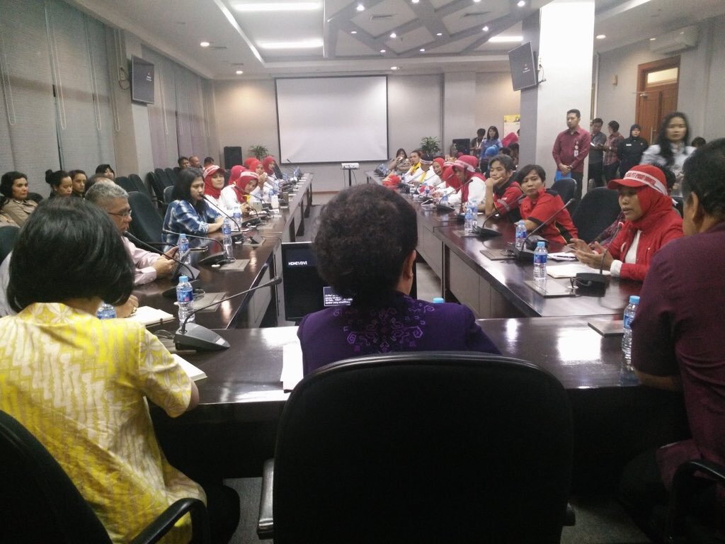 BidanPTTBersatu's tweet photo. Seleksi Admin sudah. Tes CAT sudah. Harap pastikan CPNSD seluruh bidan desa PTT Bu Menteri @NilaMoeloek 12 Agus'2016 https://t.co/jAYPmpV1nC