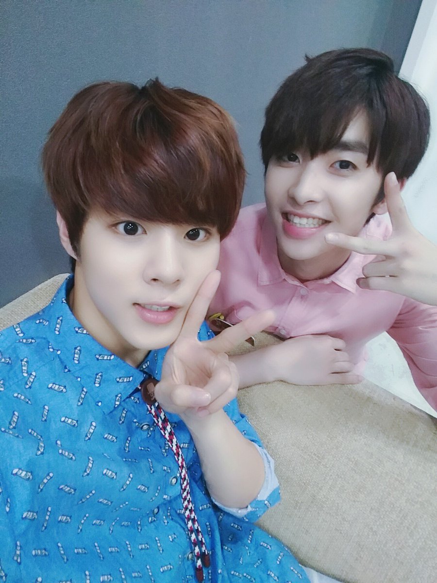 UP10TION's tweet photo. [#우신] 업텐션에서 카리스마 담당 우신입니다<3 카드 고맙다 이샤오 https://t.co/RLfsFBm7fJ