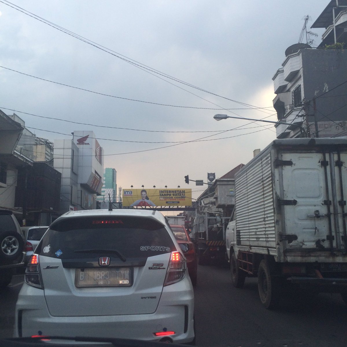 Sudirman arah jamika macet <a href="/PRFMnews/">Radio PRFM</a> #lalinbdg